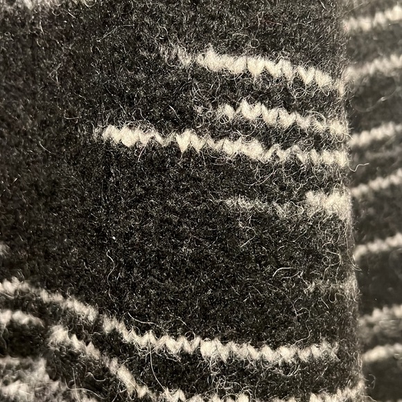 Banana Republic wool turtleneck sweater - Picture 5 of 5